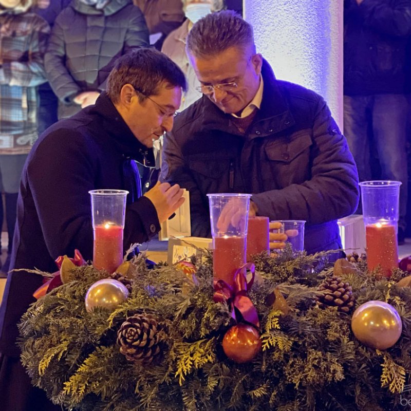 Fellobbant a szeretet lángja 50